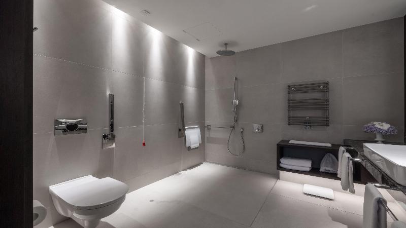 اتاق استاندارد با تخت بزرگ برای معلولان, Intercontinental   Ljubljana, An Ihg
