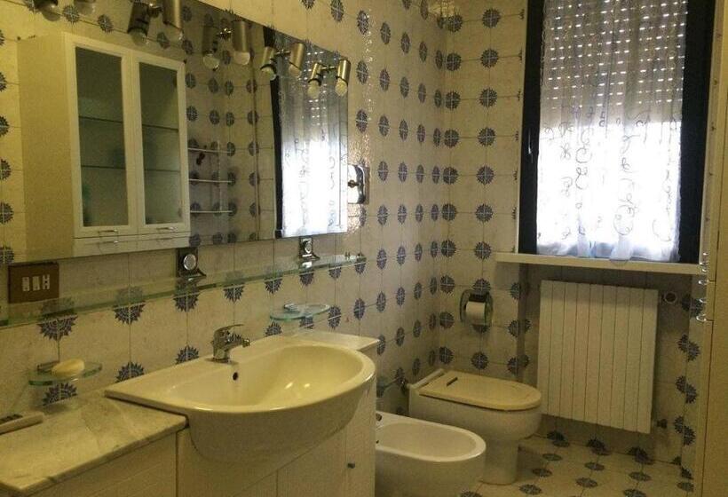 اتاق استاندارد با سرویس بهداشتی مشترک, B&b Dai Nonni