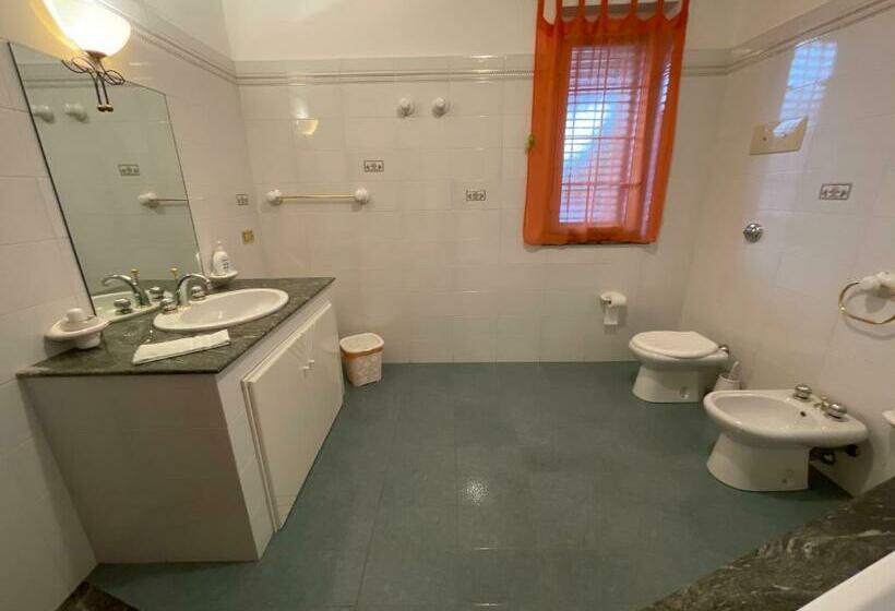 اتاق خانوادگی, B&b Rose Antiche Sicily
