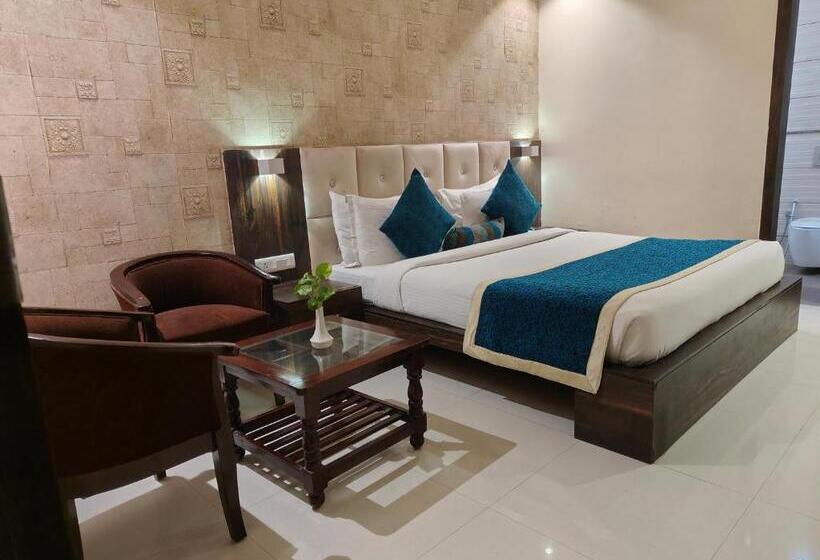 اتاق لوکس, Pinnacle By Click Hotels, Lucknow
