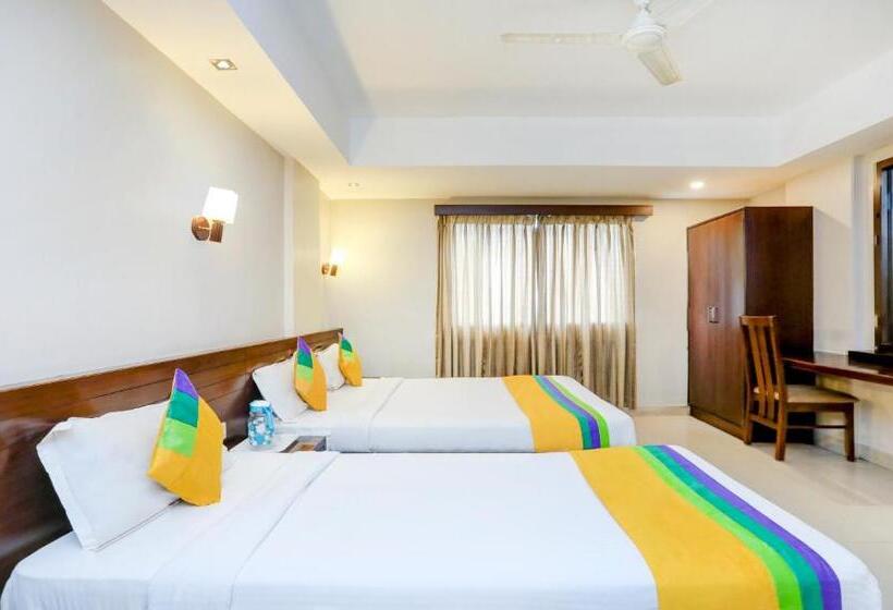 Номер Deluxe, Itsy By Treebo  Greenwood Inn And Suites