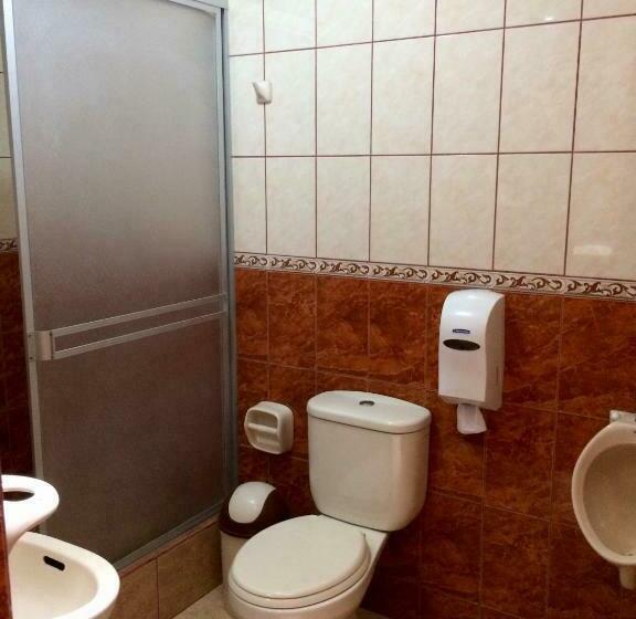 패밀리 룸, Hostal El Pillkay