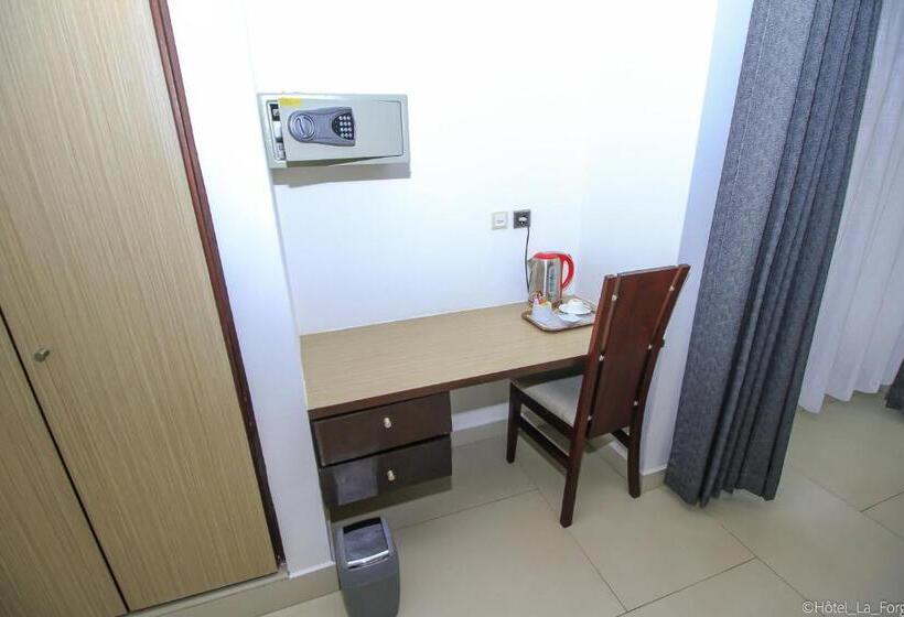 Standard Room, Laforge