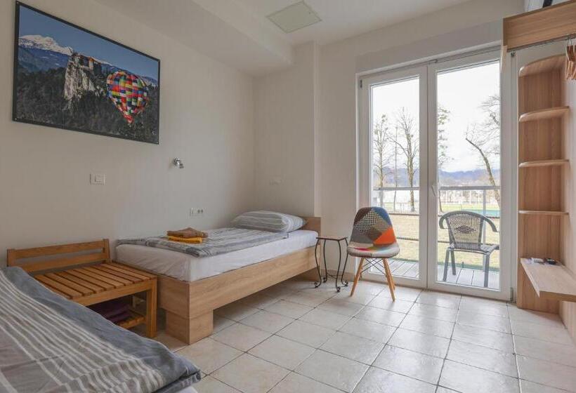 اتاق استاندارد با چشم‌انداز کوهستان, Jazz Bled B&b