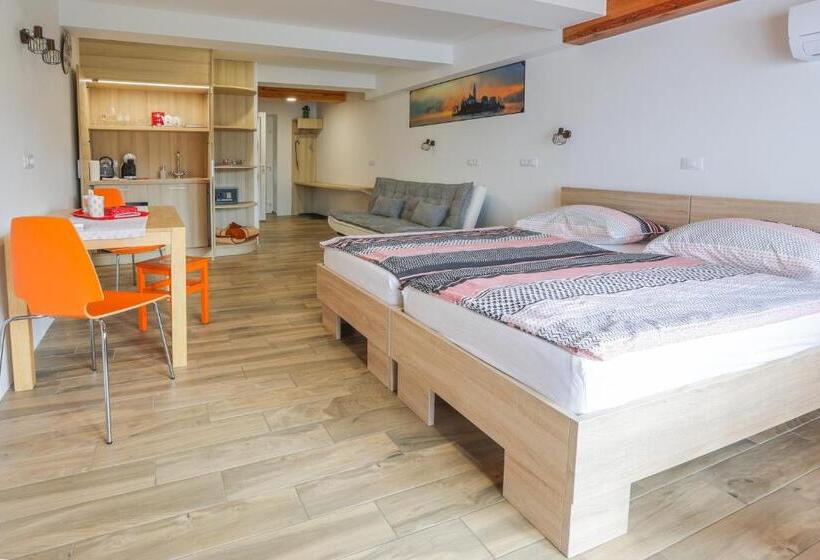 سوییت سوپریور, Jazz Bled B&b