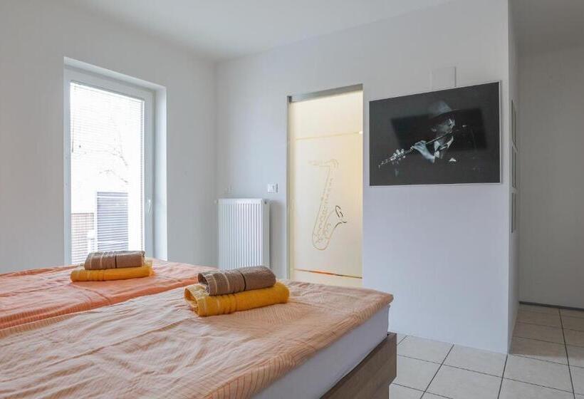 اتاق استاندارد اینتریور, Jazz Bled B&b