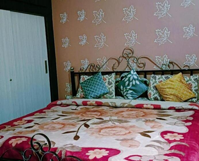 패밀리 룸, Ganpati Guest House