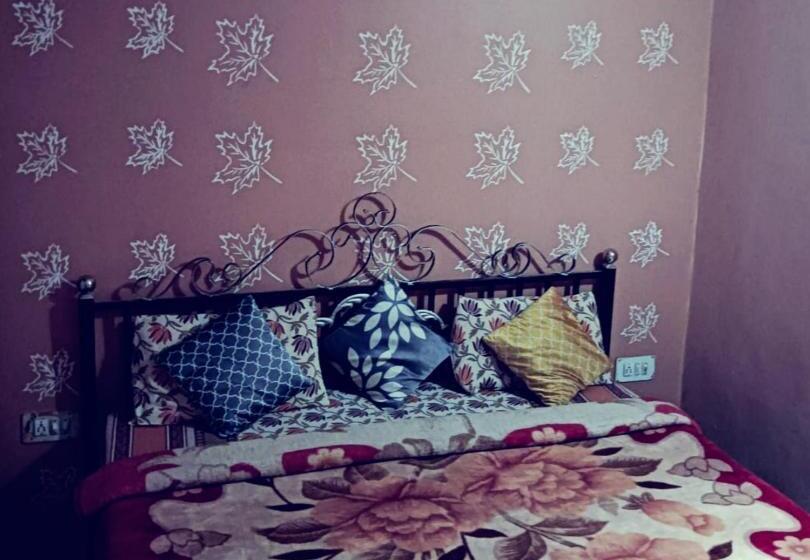 Семейный Номер, Ganpati Guest House