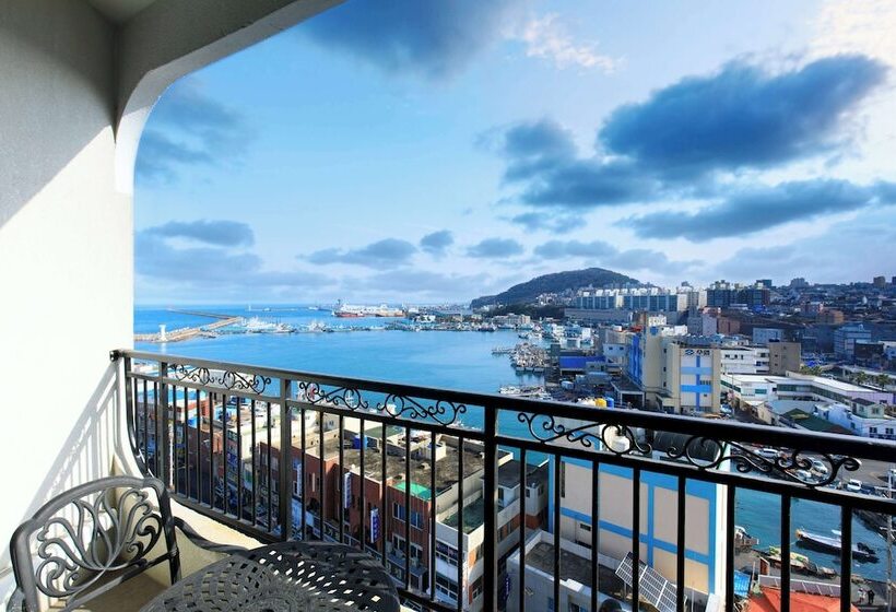 اتاق لوکس با چشم‌انداز, Whistlelark Jeju