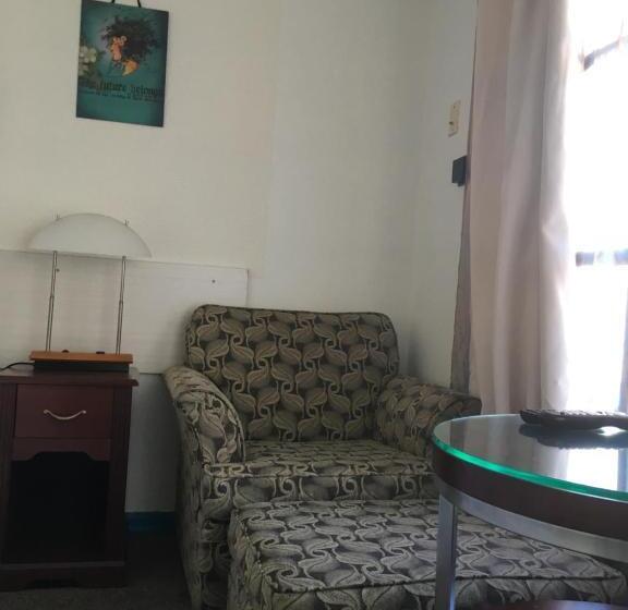 带大床的标准间, Manor Motel