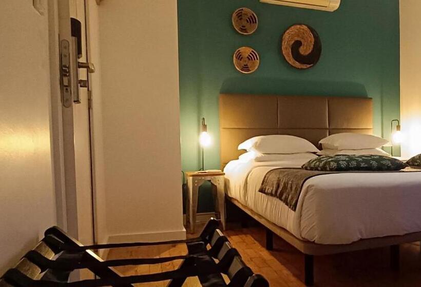 اتاق خانوادگی, Aveiro Rossio Lodge
