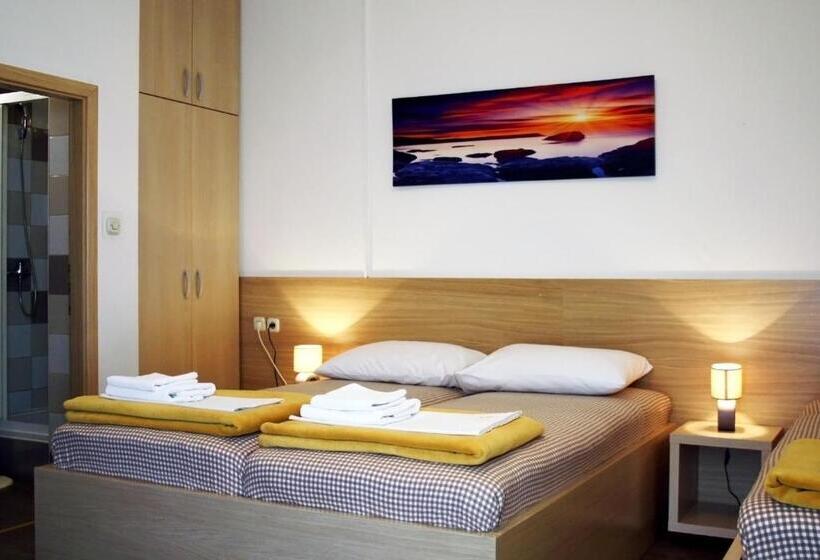 标准三人间, Rooms Fitea