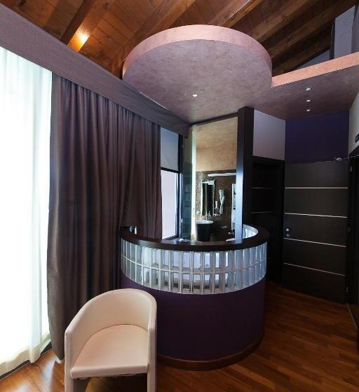 Suite with lake view, Aurora