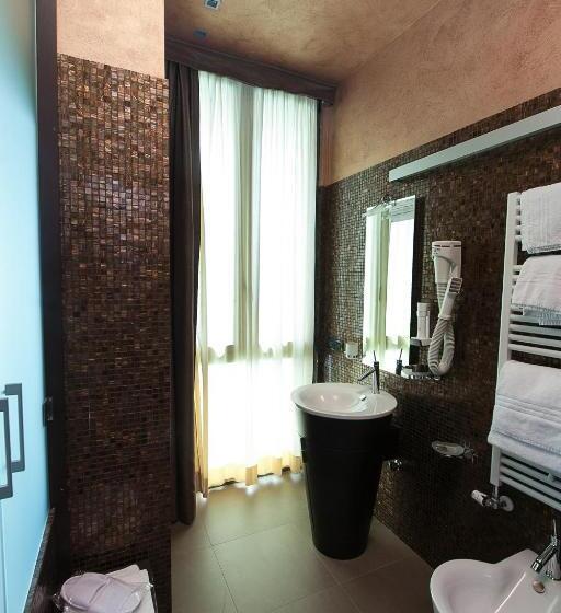 Suite with lake view, Aurora