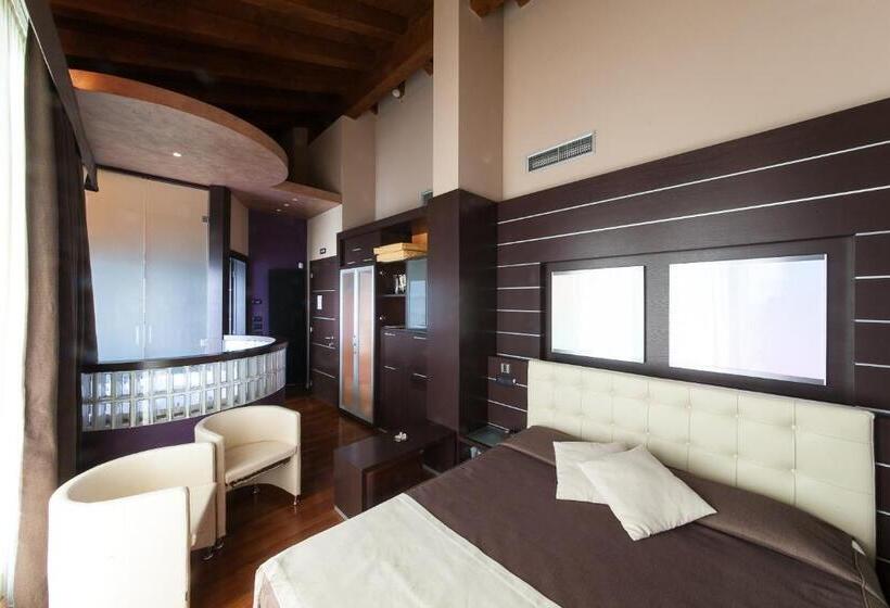 Suite with lake view, Aurora