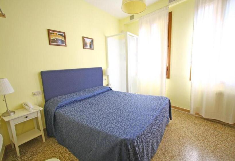 StandaardKamer, Dalla Mora