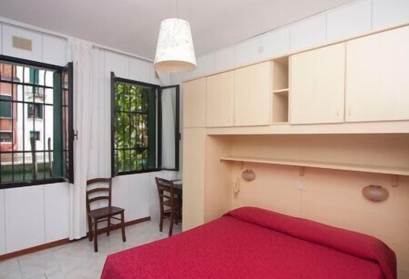 Standaardkamer met Gedeelde Badkamer, Dalla Mora