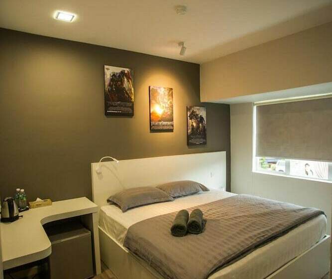 Номер Deluxe, Hollywood