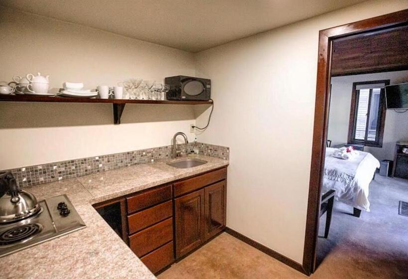 Deluxe Suite King Bed, Pur Boutique Cabanas, Adults Only