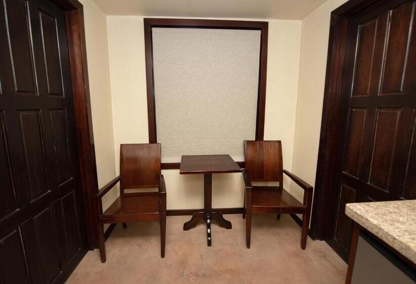 Deluxe Suite King Bed, Pur Boutique Cabanas, Adults Only