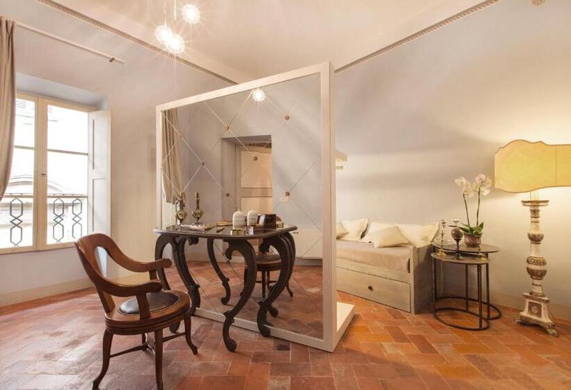 سوییت لوکس, Cortona Charme