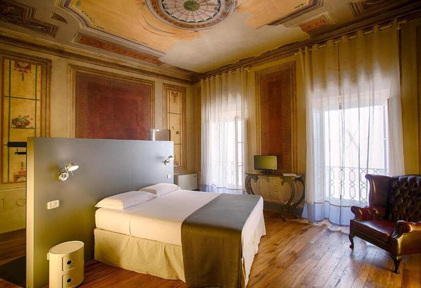سوئیت کلاسیک, Cortona Charme