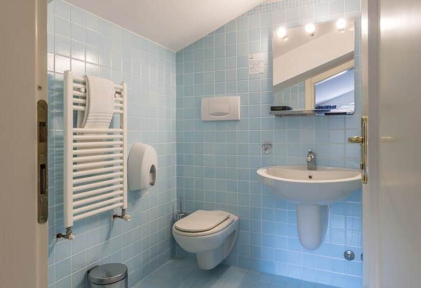 اتاق استاندارد سه نفره, Albergo Il Giardino Del Rio