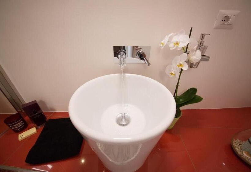 سوئیت جونیور با تراس, Palazzo Cannavina Suite & Private Spa