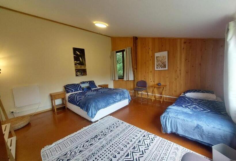 اتاق استاندارد سه تخته با سرویس بهداشتی مشترک, Kawai Purapura Yoga Retreat Centre