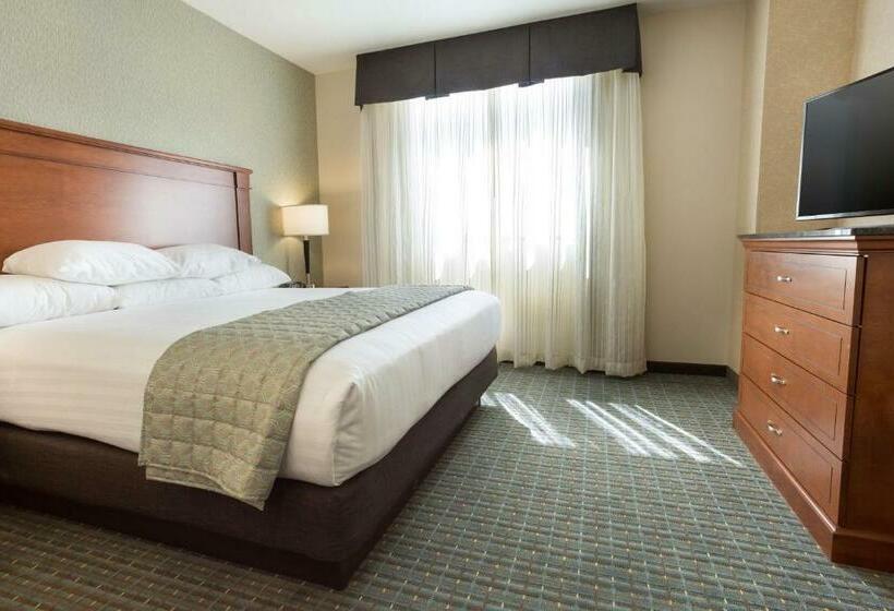 Люкс Кровать Кинг, Drury Inn & Suites Burlington