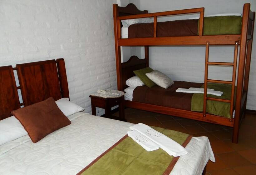 اتاق استاندارد چهار تخته, Hostería Imperio Real