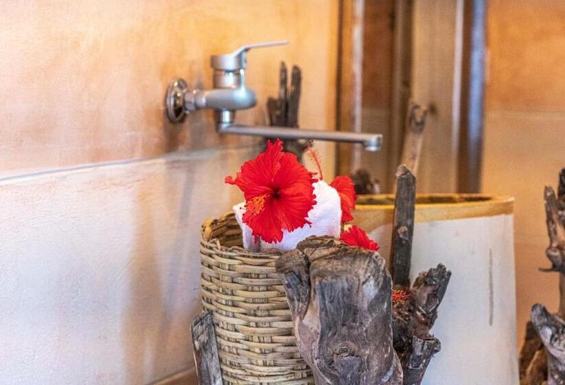 اتاق لوکس با چشم‌انداز دریا, Kinazi Upepo Beach Eco Lodge