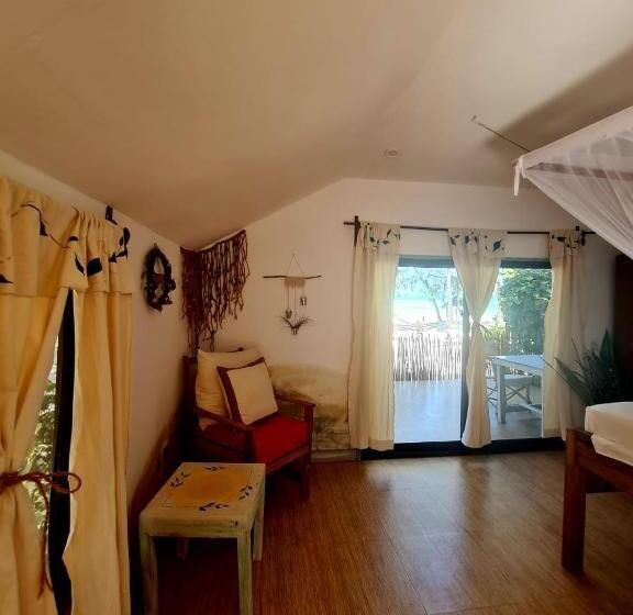 اتاق لوکس با چشم‌انداز دریا, Kinazi Upepo Beach Eco Lodge