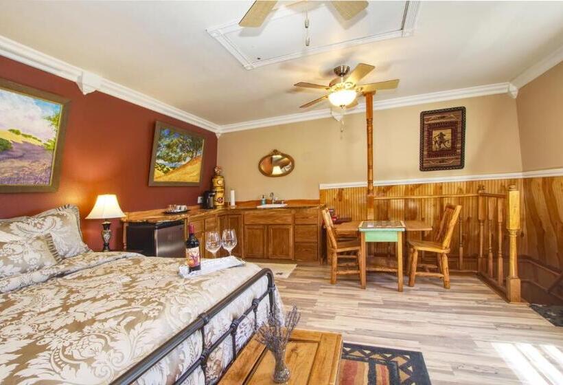 带大床的套房, Forfriends Inn Wine Country Bed And Breakfast