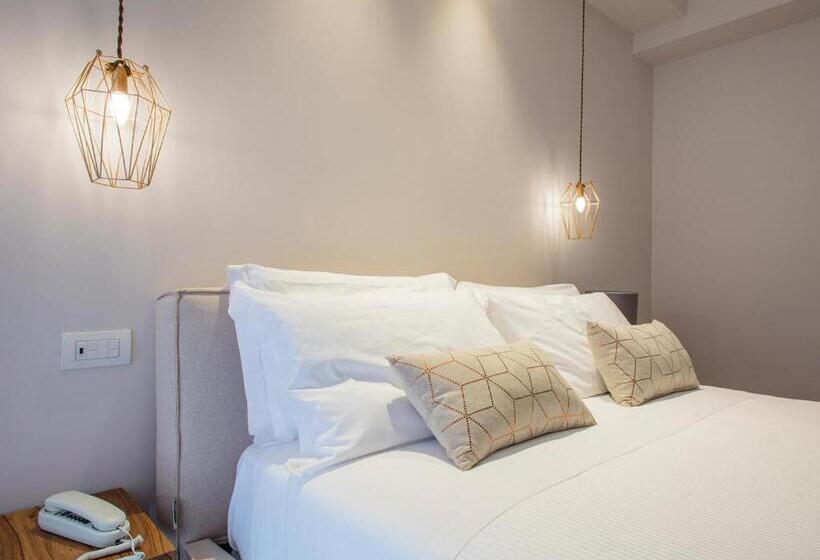 اتاق استاندارد سه نفره, Mane Boutique