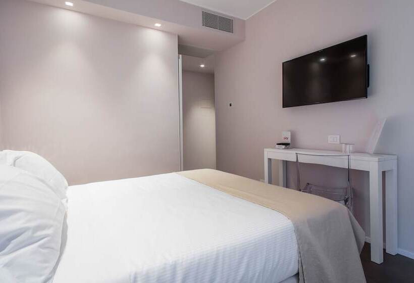 اتاق استاندارد سه نفره, Mane Boutique