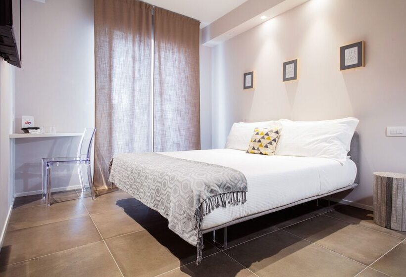 اتاق استاندارد سه نفره, Mane Boutique