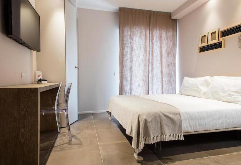 اتاق استاندارد سه نفره, Mane Boutique