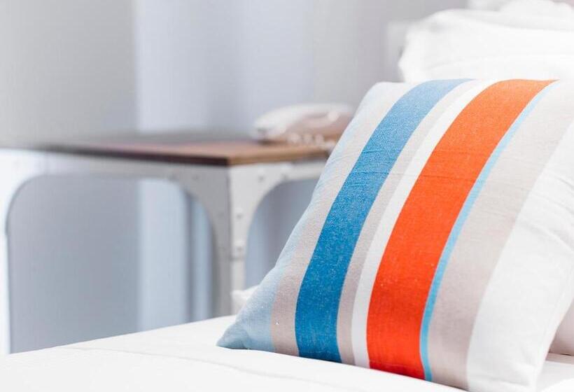 اتاق استاندارد سه نفره, Mane Boutique