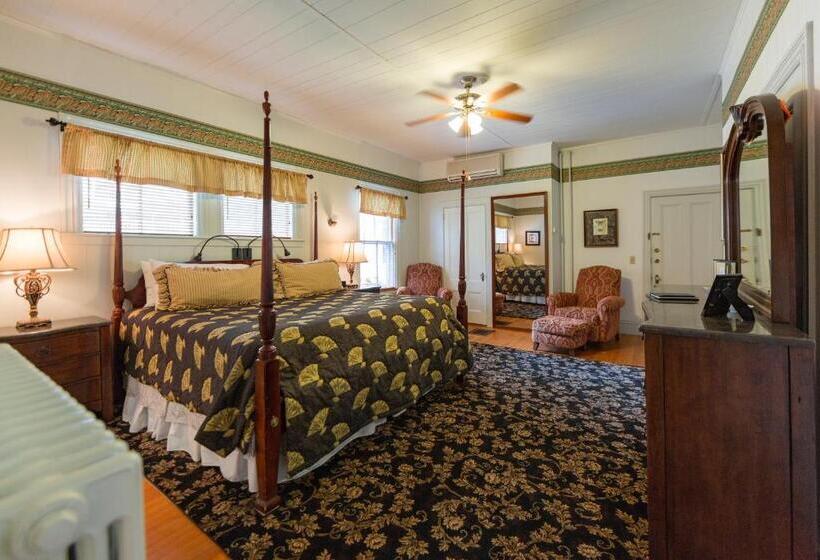 Люкс Deluxe Кровать Кинг, The Elmhurst Inn