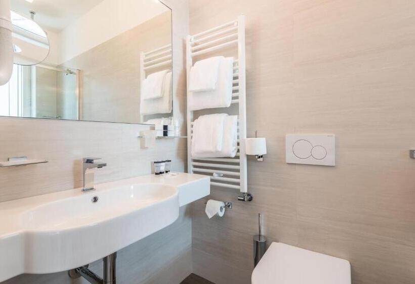 Апартаменты 1 Спальня, Hesperia Hotel & Residence