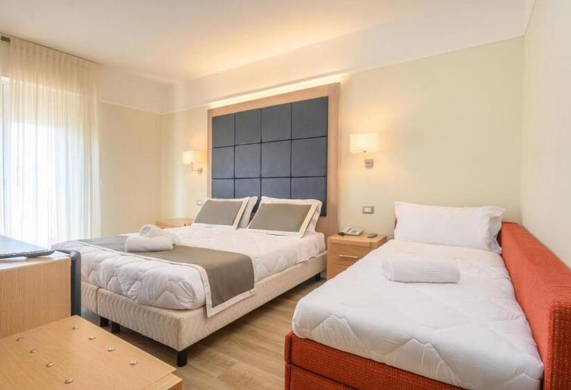Quarto Triplo Estandar, Atlas