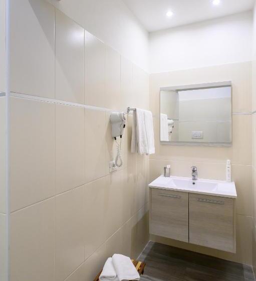Quarto Familiar, Atlas