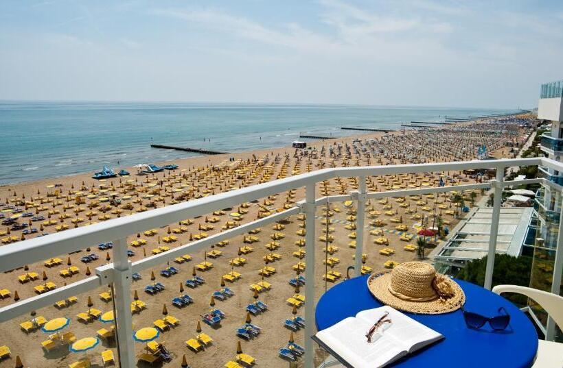 豪华三人间, Nizza Frontemare Superior 3 Stelle