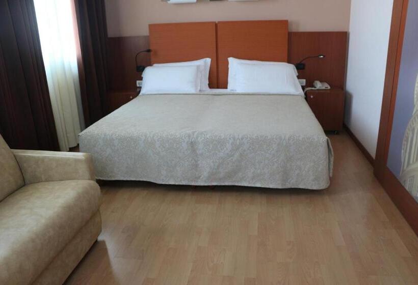 سوییت جونیور, Bella Italia Palace