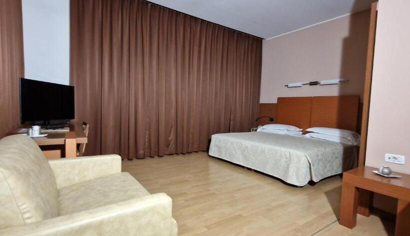 سوییت جونیور, Bella Italia Palace