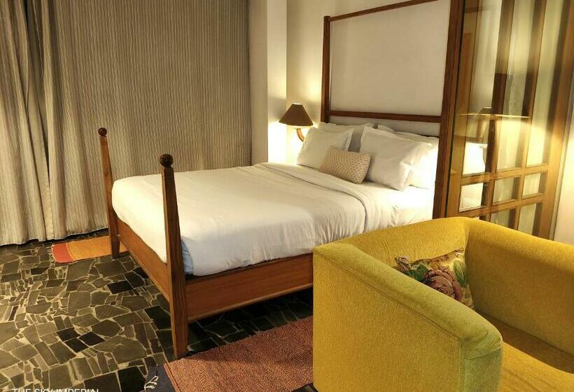 Четырехместный Номер Стандарт с Балконом, The Sky Imperial Aarivaa Luxury Stays