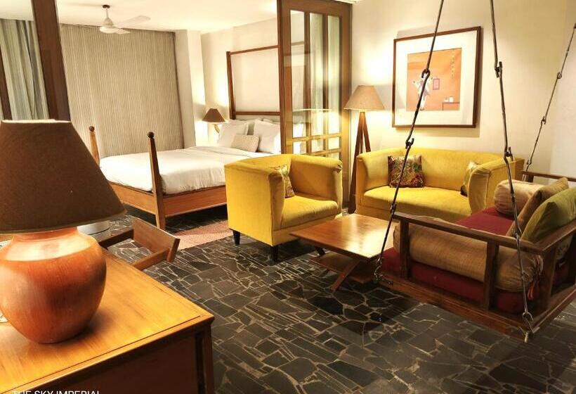 Четырехместный Номер Стандарт с Балконом, The Sky Imperial Aarivaa Luxury Stays