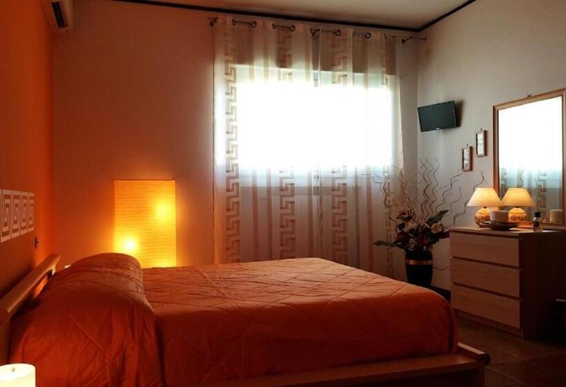 Семейный Номер, Phalanthos B&b