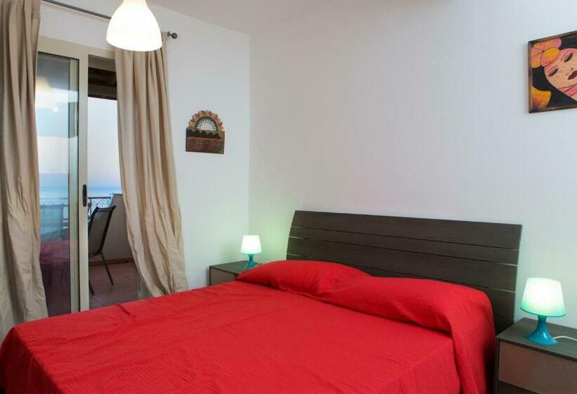اتاق لوکس با چشم‌انداز دریا, Semu A Mari B&b